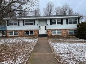 1100 Northland Dr, Unit 2 in Marquette, MI - Building Photo