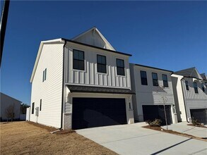 7253 Mulberry St in Flowery Branch, GA - Foto de edificio - Building Photo