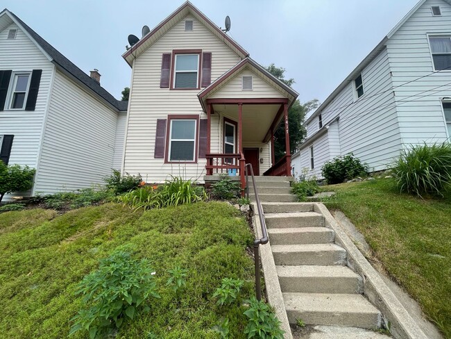 property at 1417 North Ave NE