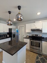 1203 SW 355th Pl in Federal Way, WA - Building Photo - Building Photo