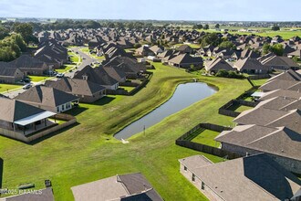 120 Sugar Crest Dr in Youngsville, LA - Building Photo - Building Photo