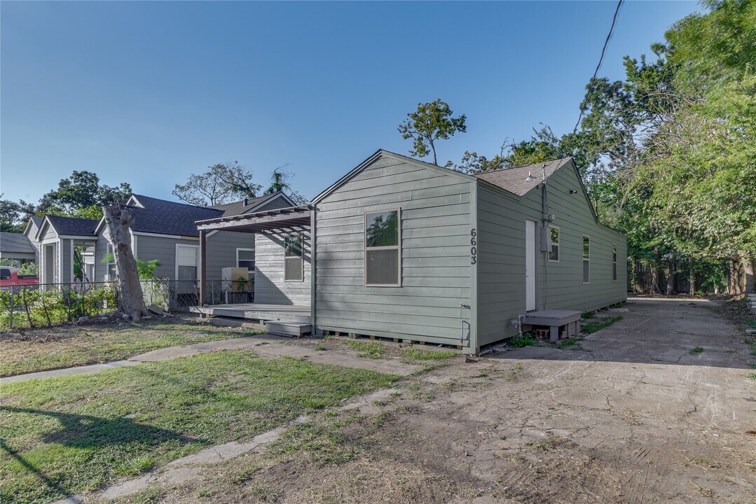 6603 Victoria St in Houston, TX - Building Photo