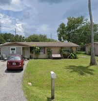 8289 Pelican Rd in Englewood, FL - Building Photo