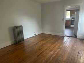 371 Pittstown Rd, Unit Apt C in Pittstown, NJ - Building Photo - Building Photo