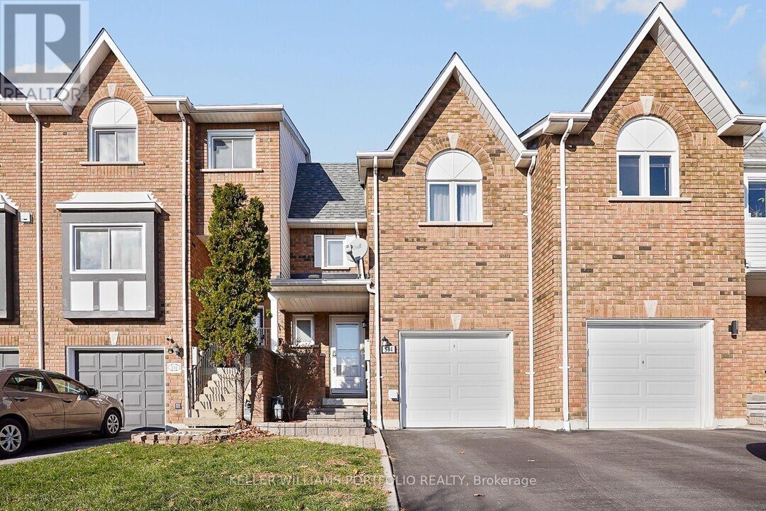 334 Sparrow Cir in Pickering, ON - Building Photo