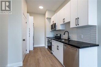 728 11th Ave in Hamilton, ON - Building Photo - Building Photo
