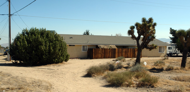 14010 Spruce St in Hesperia, CA - Building Photo - Building Photo