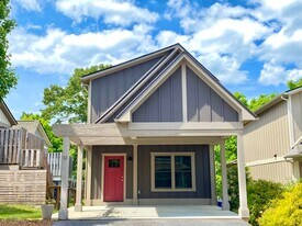 12 Gratitude Dr in Asheville, NC - Building Photo