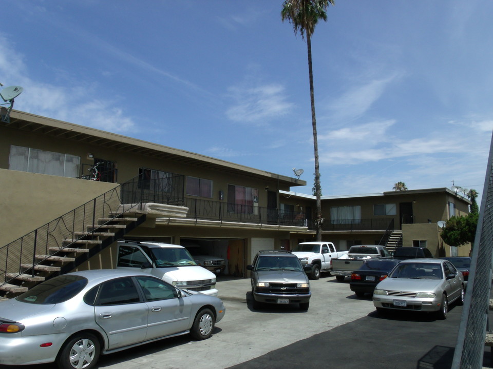 228 W Wilson Ave in Orange, CA - Building Photo