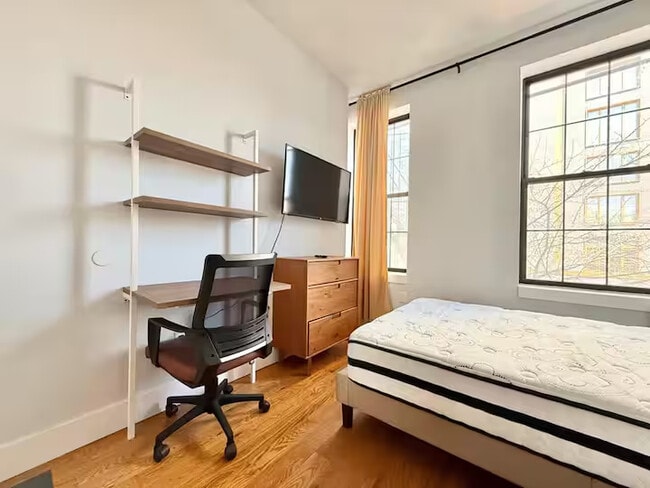 Prime Bushwick Room, HDTV, 15 min to Manha in Brooklyn, NY - Foto de edificio - Building Photo