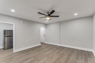 49 E Cliveden St, Unit 405 in Philadelphia, PA - Building Photo