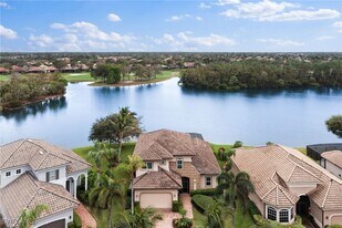 6172 Dogleg Dr in Naples, FL - Building Photo