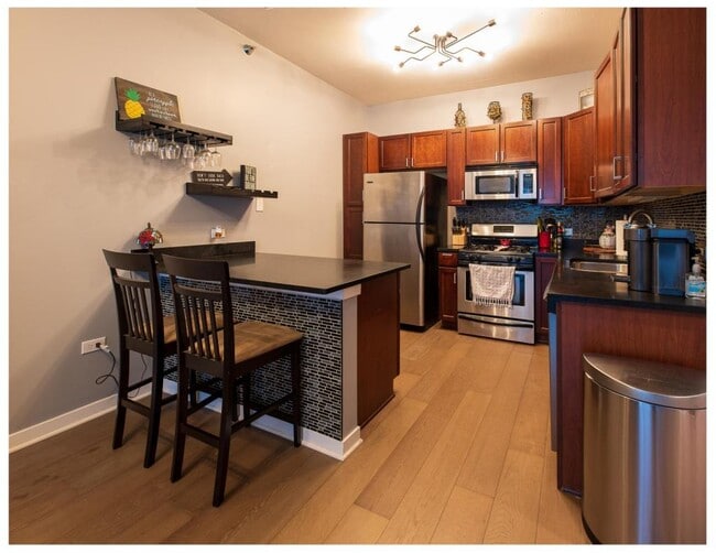 property at 909 W Washington Blvd