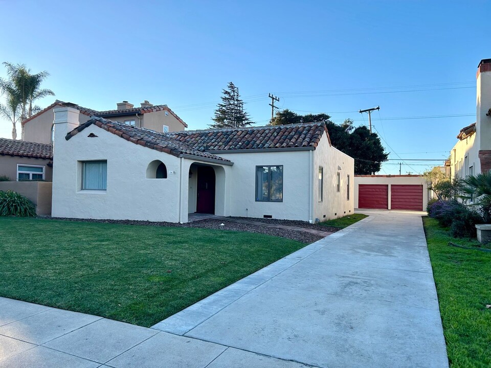 26 El Paso Pl in Salinas, CA - Building Photo