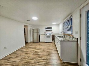 3901 Lakewood Rd in Lake Worth Beach, FL - Building Photo - Building Photo