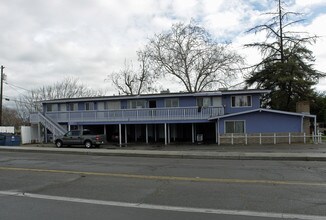 213 E Central Ave in Madera, CA - Foto de edificio - Building Photo