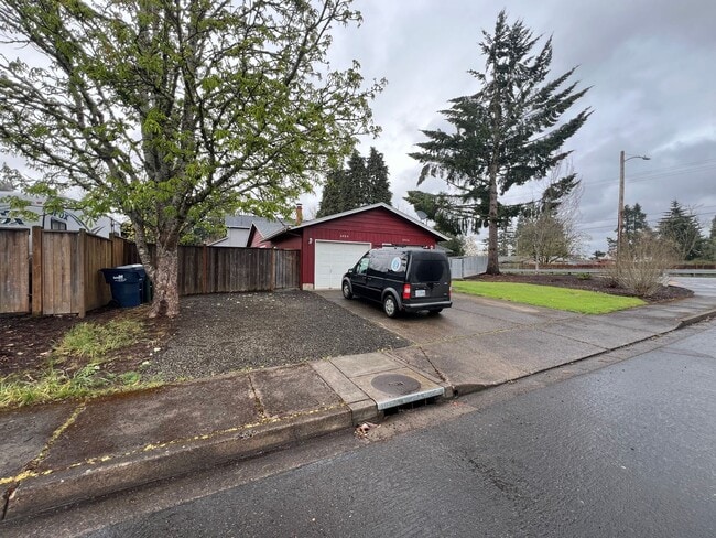6884 G St in Springfield, OR - Building Photo - Building Photo