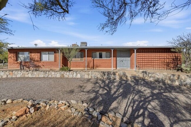 2235 E Camino el Ganado in Tucson, AZ - Building Photo - Building Photo