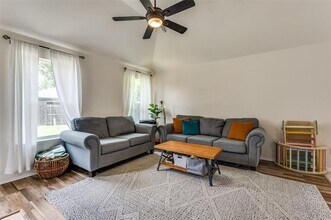 2012 Falls Creek Dr in Little Elm, TX - Building Photo - Building Photo