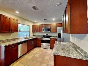 6408 NW 33rd Terrace in Pompano Beach, FL - Building Photo - Building Photo