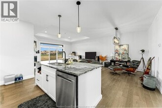 2398 Barkley Ave in Windsor, ON - Building Photo - Building Photo