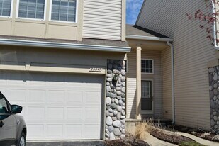 26647 Kirkway Dr, Unit Whole Unit in Woodhaven, MI - Building Photo