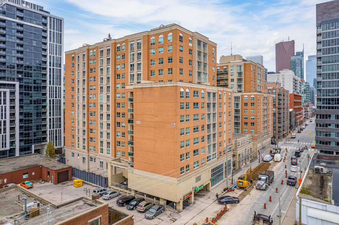 The Richmond in Toronto, ON - Building Photo