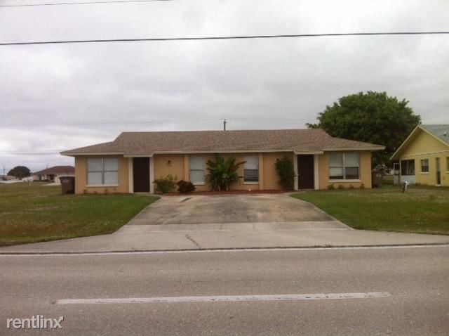920 Andalusia Blvd in Cape Coral, FL - Building Photo