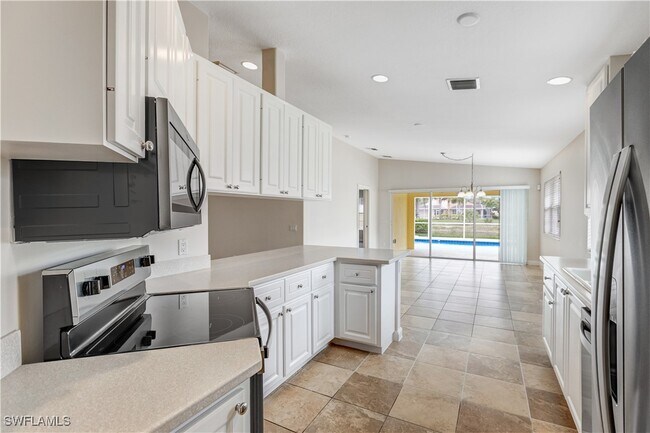 7643 Novara Ct in Naples, FL - Foto de edificio - Building Photo