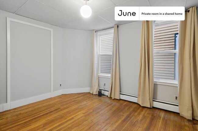 823 Dorchester Ave photo'