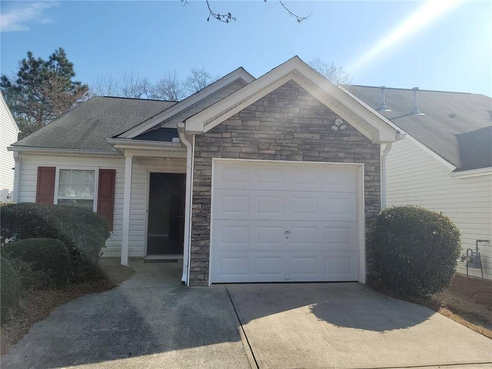 180 Ilex Dr in Canton, GA - Building Photo