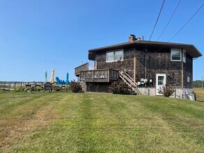 14 Oak St in Stonington, CT - Foto de edificio - Building Photo
