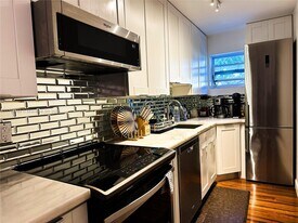 61 Collins Ave in Miami Beach, FL - Building Photo
