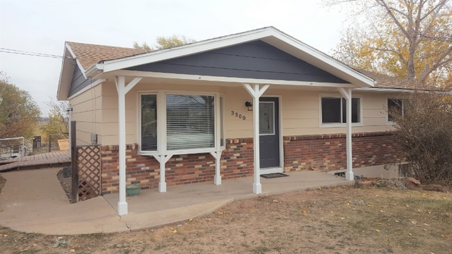 3300 N Overland Trail in Laporte, CO - Foto de edificio - Building Photo