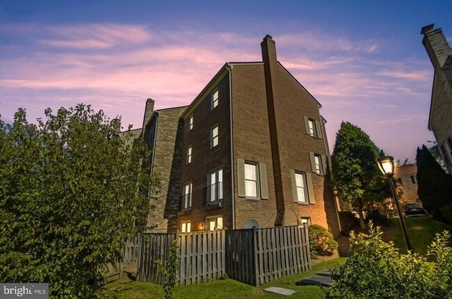 7628 Westlake Terrace in Bethesda, MD - Foto de edificio - Building Photo