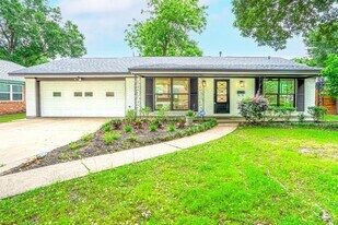 1422 Wisterwood Dr in Houston, TX - Building Photo