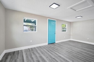 8308 N Mulberry St in Tampa, FL - Building Photo - Building Photo