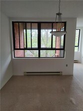 1371 Commissioners Rd W in London, ON - Building Photo - Building Photo