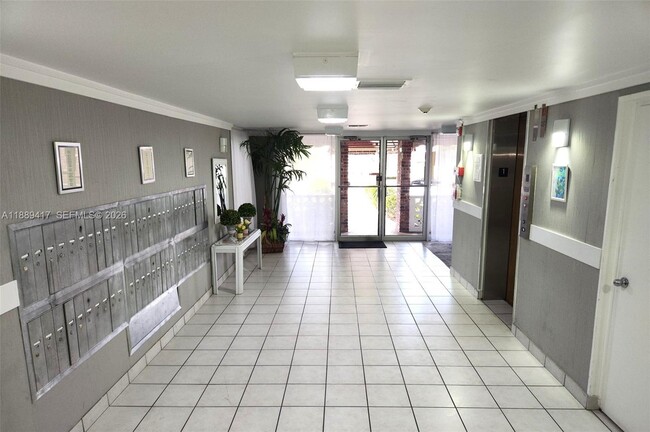 4740 NW 21st St in Lauderhill, FL - Foto de edificio - Building Photo