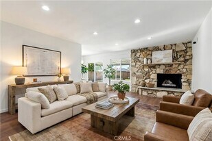 7425 Garden Grove Ave in Los Angeles, CA - Building Photo