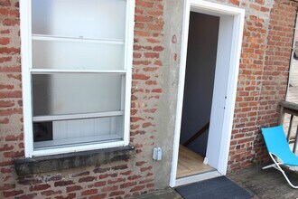 182 Christopher Columbus Dr in Jersey City, NJ - Foto de edificio - Building Photo