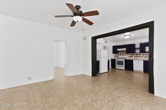325 Vista Hill Dr in El Paso, TX - Building Photo - Building Photo