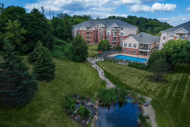 LeSilve Apartments in Middleton, WI - Foto de edificio - Building Photo