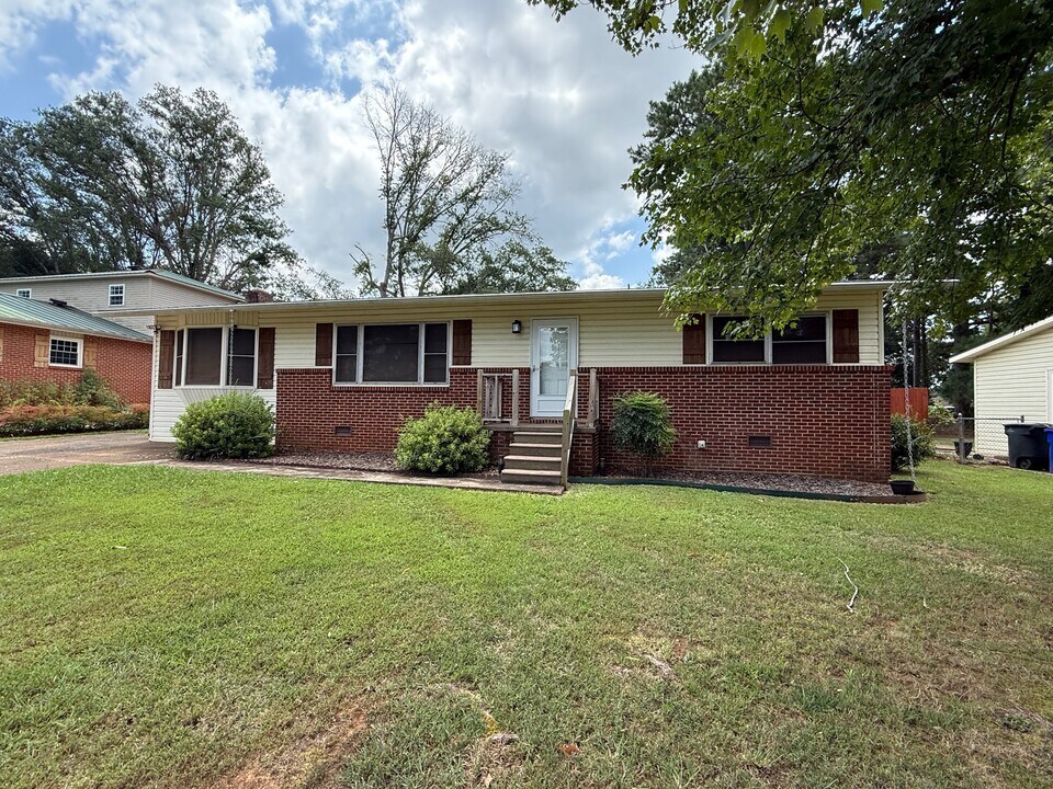 114 Roberts St in Florence, AL - Foto de edificio