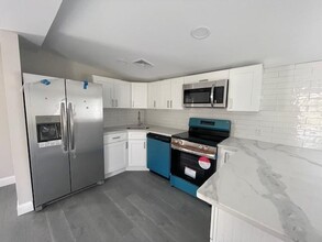 42 Westbury Dr in Sound Beach, NY - Building Photo - Building Photo