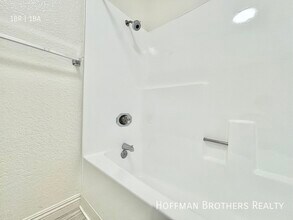 10346 Commerce Ave in Los Angeles, CA - Foto de edificio - Building Photo