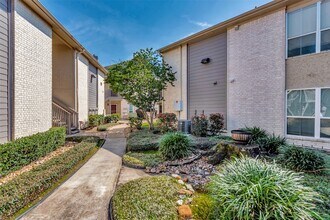 1900 Bay Area Blvd in Houston, TX - Foto de edificio - Building Photo