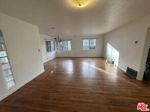 4001 Chevy Chase Dr in Los Angeles, CA - Building Photo - Building Photo