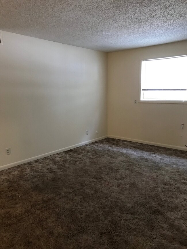 property at 1340 E McDaniel St