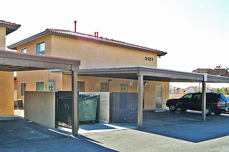 3127 N Walnut Rd in Las Vegas, NV - Foto de edificio - Building Photo